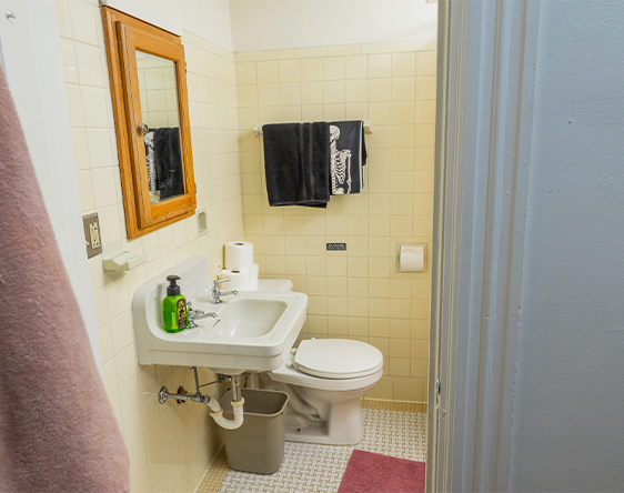 bathroom inside plant st residence